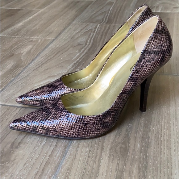 WORTHINGTON Snakeskin Pointed Toe Pimps - Picture 2 of 7